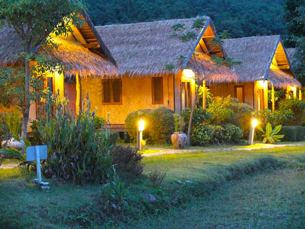 บ้านปายกลางนา